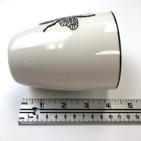 Abbott white ceramic Bee mug - Picture 6 of 8